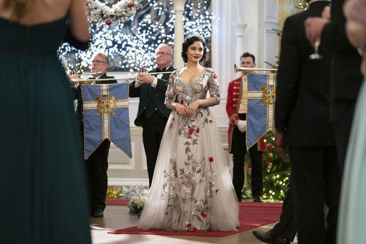 Vanessa Hudgens’li Princess Switch: Switched Again filminden görseller geldi  G1