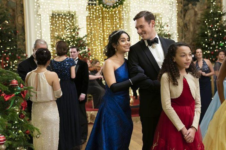 Vanessa Hudgens’li Princess Switch: Switched Again filminden görseller geldi  G3