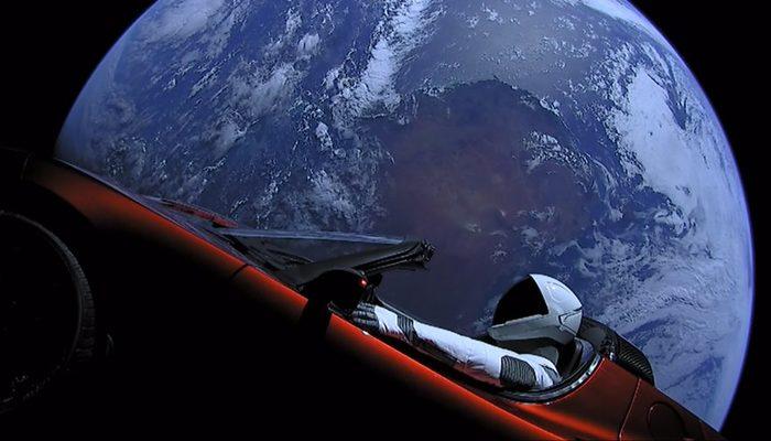 SpaceX'in uzaya gönderdiği Tesla Roadster'dan Mars'a yakın ilk uçuş!