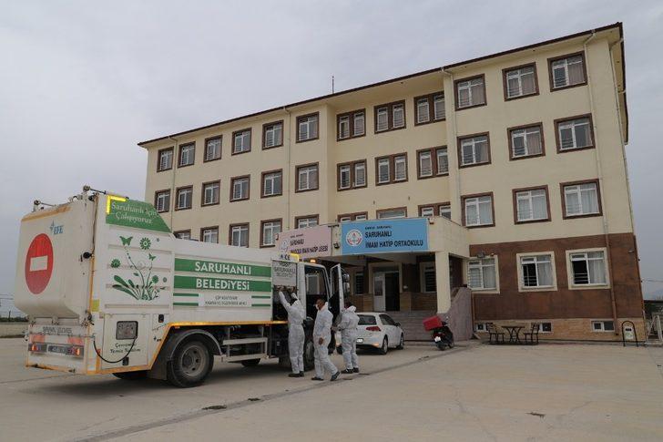 Saruhanlı Belediyesi okulları dezenfekte etti G4