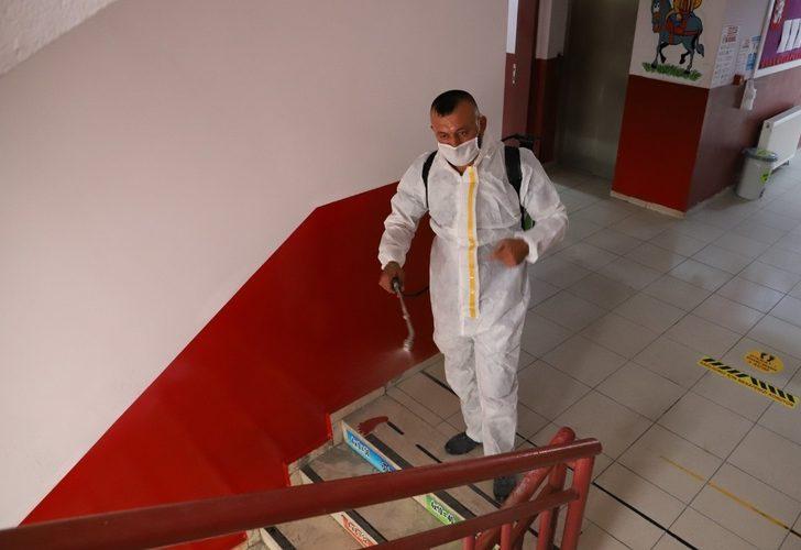 Saruhanlı Belediyesi okulları dezenfekte etti G5