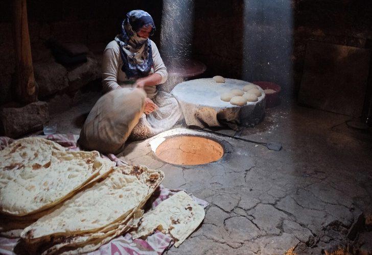Köy kadınlarının zorlu tandır ekmeği yapma telaşı G2