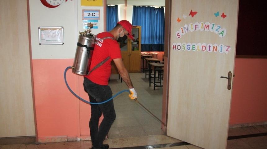 Menderes’te okullar dezenfekte edildi
