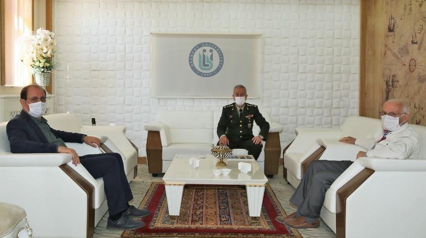 Garnizon Komutanı Hava Savunma Albay Yusuf Diker&rsquo;den Rekt&ouml;r Coşkun&rsquo;a veda ziyareti