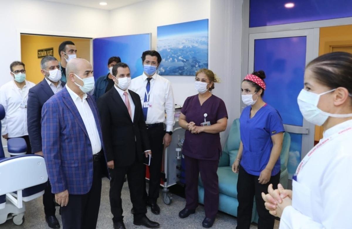 Mardin Valisi Demirtaş sağlık &ccedil;alışanları ile buluştu