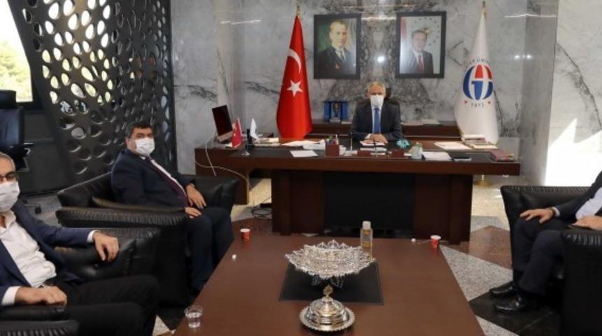 Rekt&ouml;r &Ouml;zaydın&rsquo;a ziyaretler s&uuml;r&uuml;yor