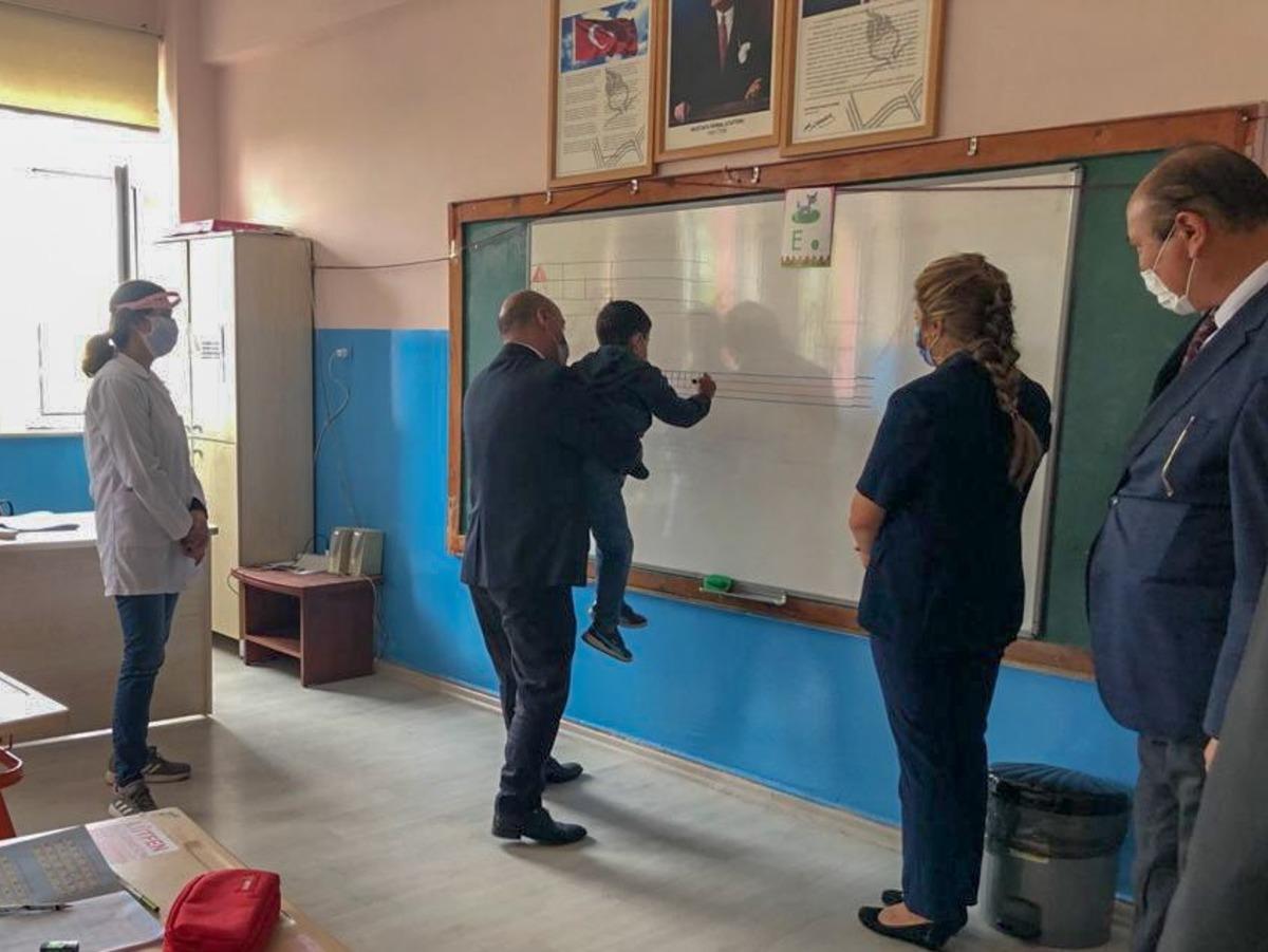 Eskişehir İl Milli Eğitim M&uuml;d&uuml;r&uuml; Cırıt, Seyitgazi&rsquo;deki okulları ziyaret etti