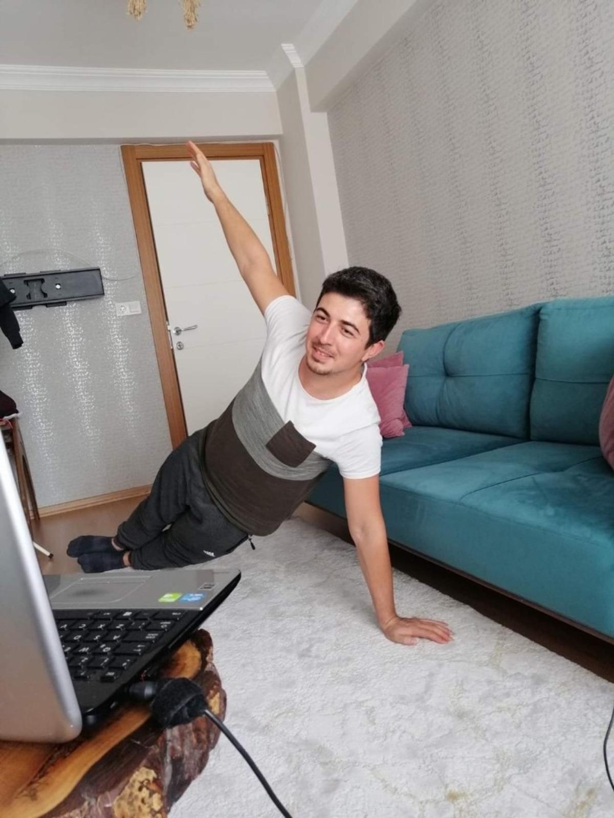 Beden dersi bu sefer evlerde yapıldı