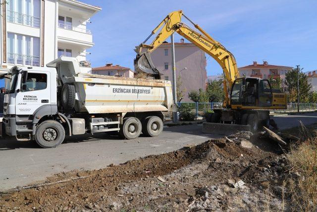 Erzincan’da kaldırım çalışmaları sürüyor