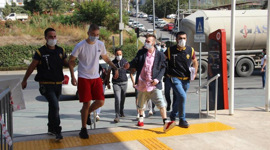 Norve&ccedil;li hırsızların savunması pes dedirtti: Alkoll&uuml;yd&uuml;k, &ccedil;aldığımızı hatırlamıyoruz