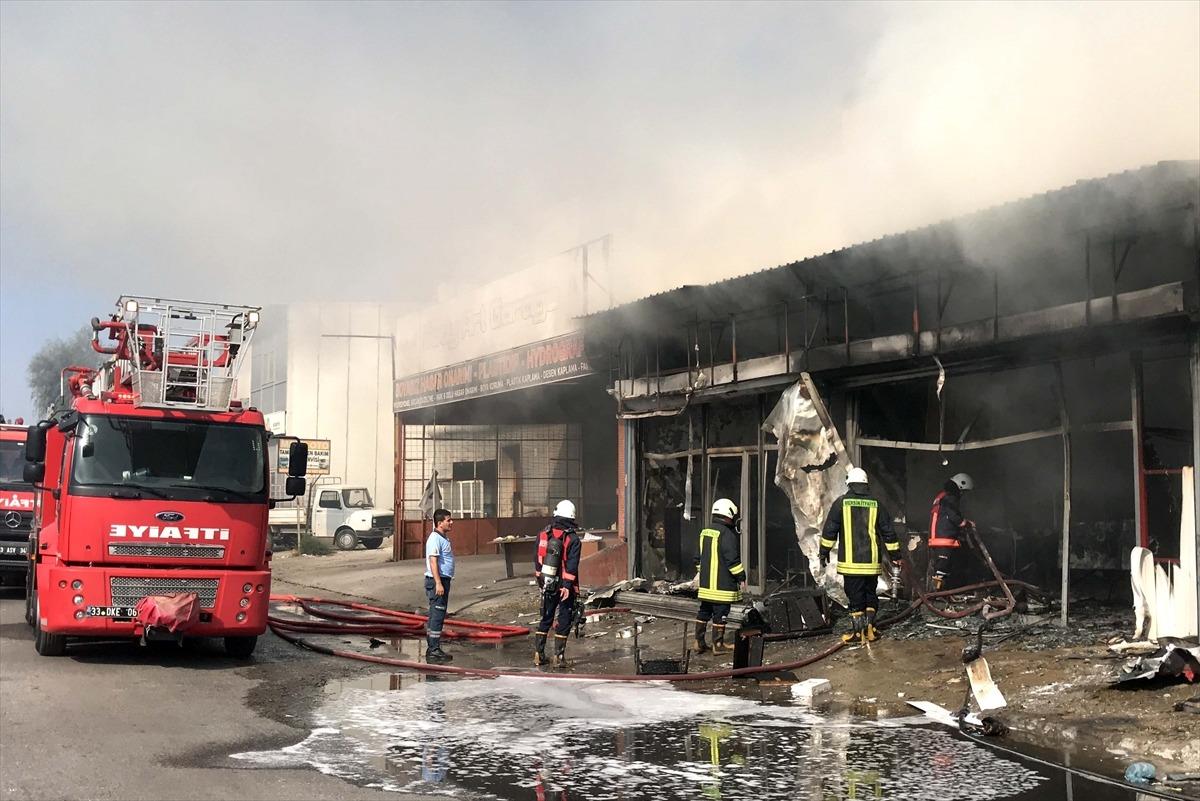 Mersin'de sanayi sitesinde &ccedil;ıkan yangında 4 iş yeri ve 4 ara&ccedil;ta hasar oluştu