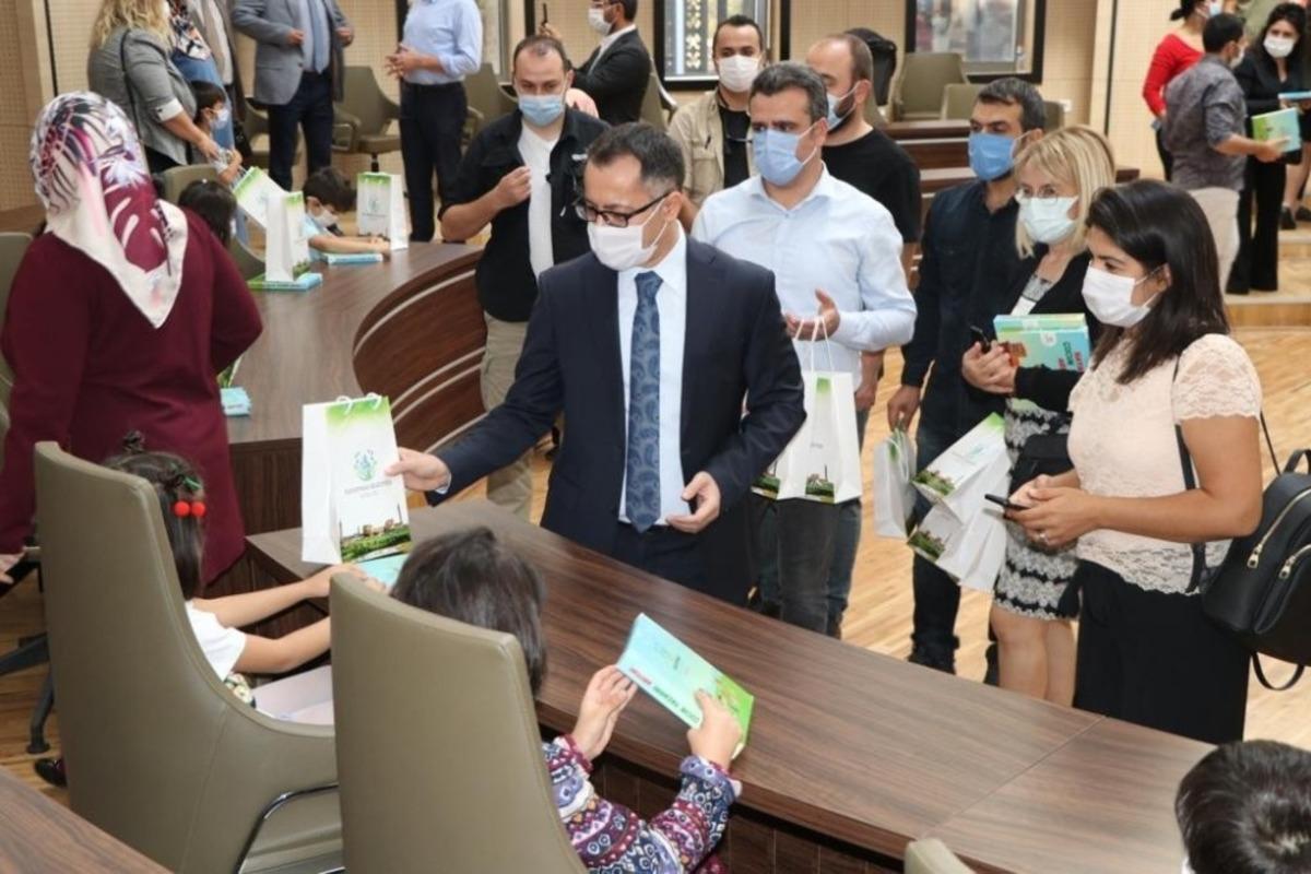 Kaymakam Ko&ccedil; &ccedil;ocuk yazarları kabul etti