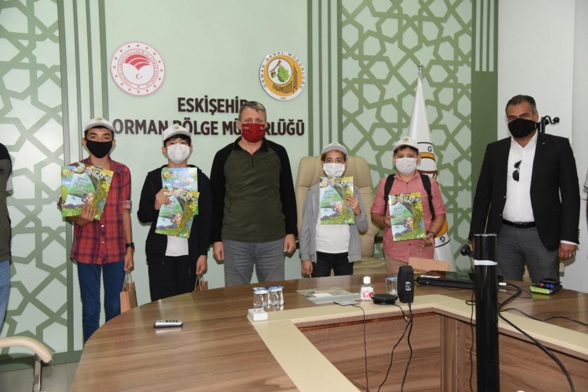 Kendileri k&uuml;&ccedil;&uuml;k y&uuml;rekleri b&uuml;y&uuml;k