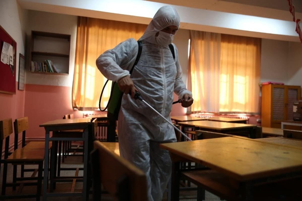 B&uuml;y&uuml;kşehir Efeler&rsquo;de okulları dezenfekte ediyor