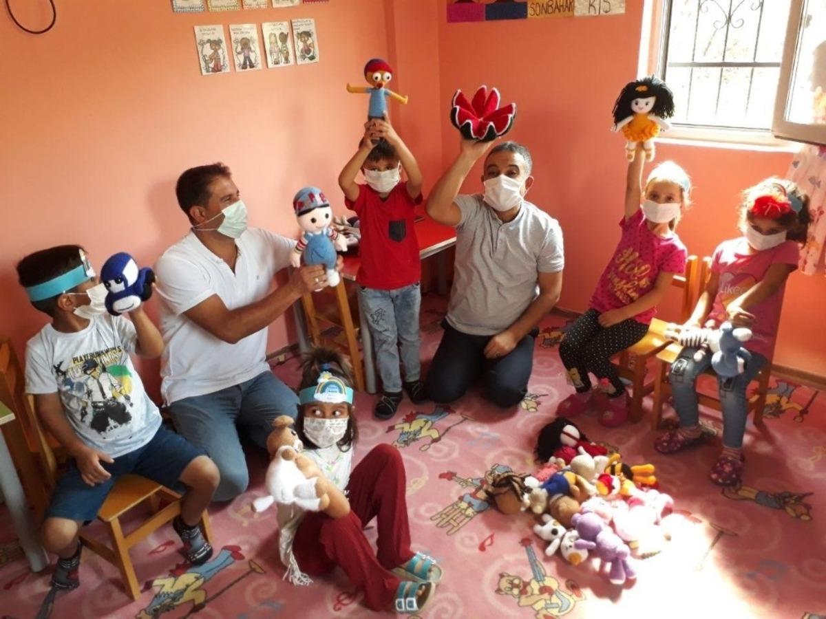 Yumaklar sevgi ile &ouml;r&uuml;l&uuml;p &ccedil;ocuklarla buluştu