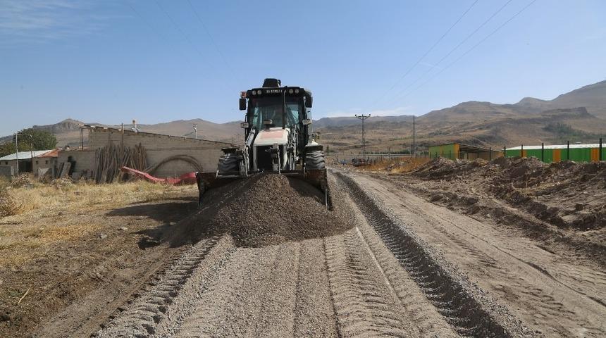 Arıtma tesisi yolu asfalt serimi i&ccedil;in hazır