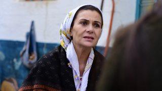 Zümrüanka dizisinin Ülfet’i Hatice Aslan cesur pozlarıyla sosyal medyayı salladı!