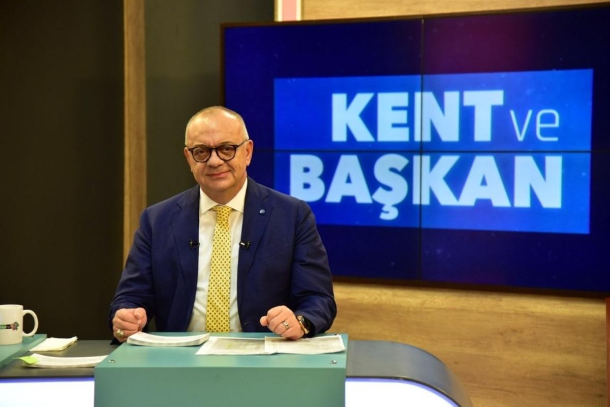 Başkan Erg&uuml;n asfalt &ccedil;alışmalarını anlatırken duygulandığı anıyı paylaştı