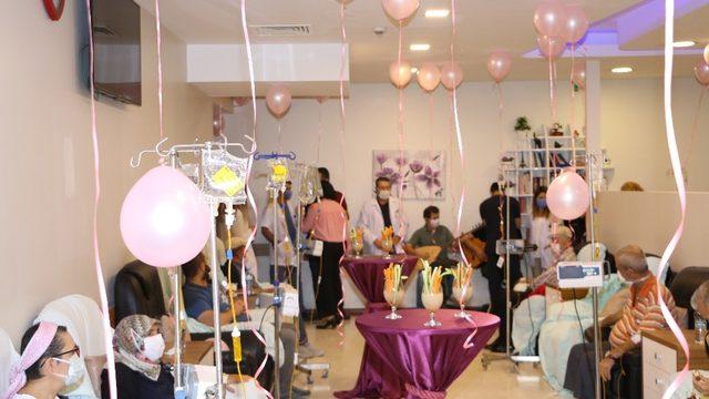 Kansere dikkat çekmek için pembe etkinlik