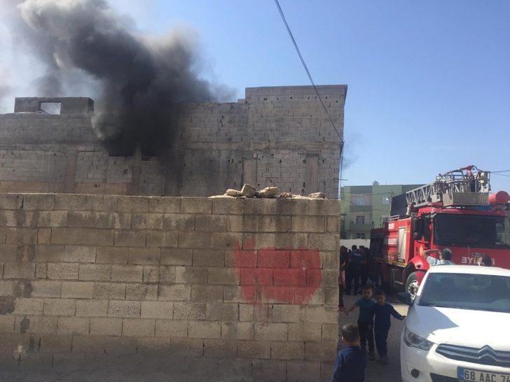 Elektrik kontağından çıkan yangın evi kül etti G2