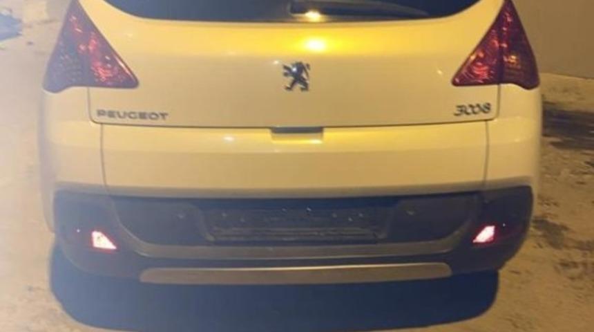 İkiz plakalı araç polisi de şaşırttı