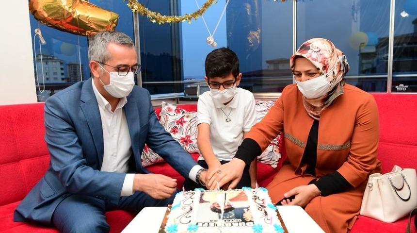 Şehidin oğluna doğum g&uuml;n&uuml; s&uuml;rprizi