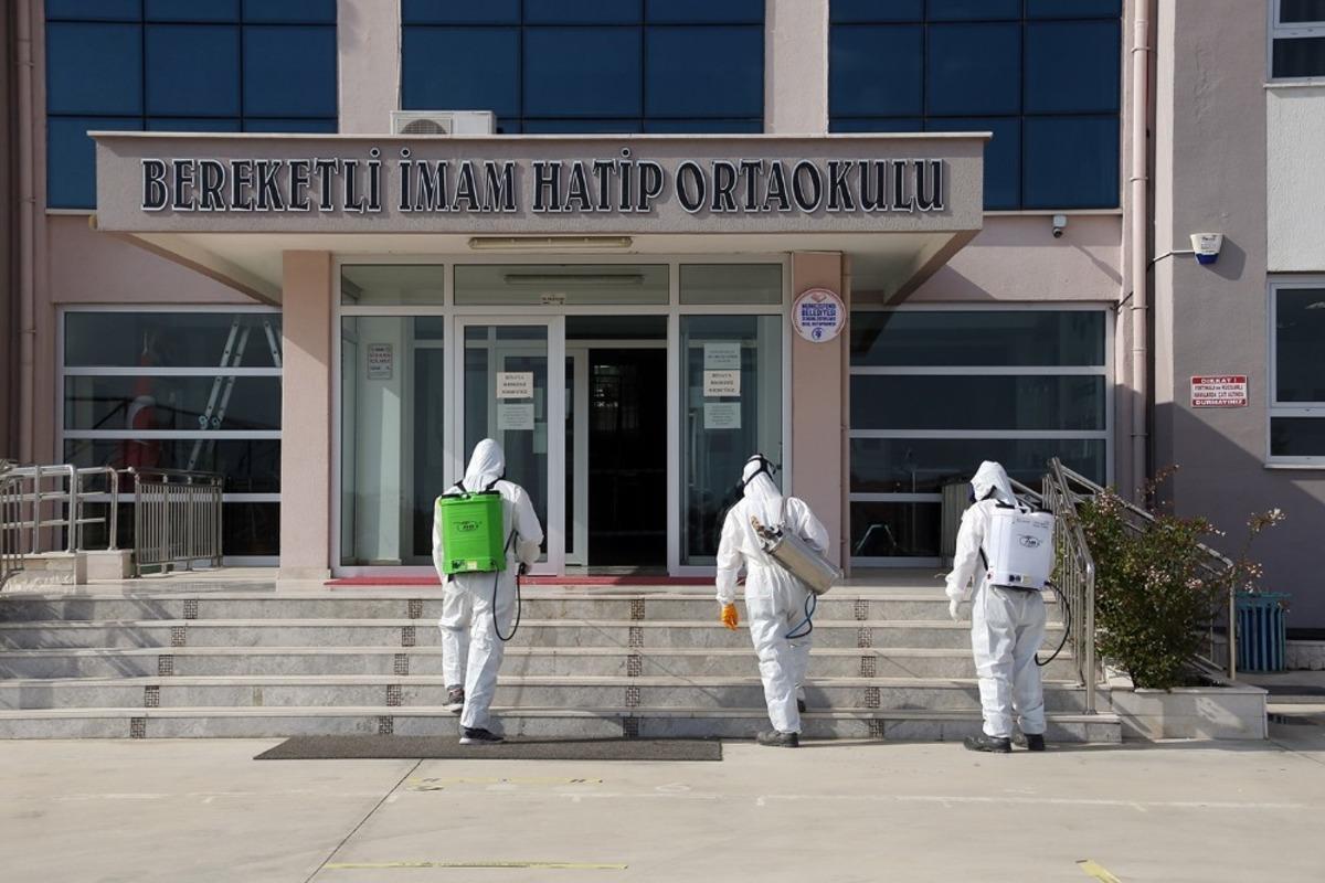 Merkezefendi Belediyesi okulları dezenfekte etti