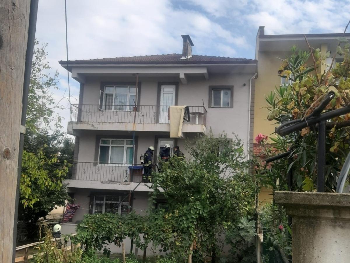 Mutfakta &ccedil;ıkan yangın kısa s&uuml;rede s&ouml;nd&uuml;r&uuml;ld&uuml;