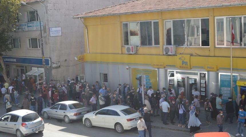 Onca uyarıları dinlemeyip sosyal mesafeyi hi&ccedil;e saydılar