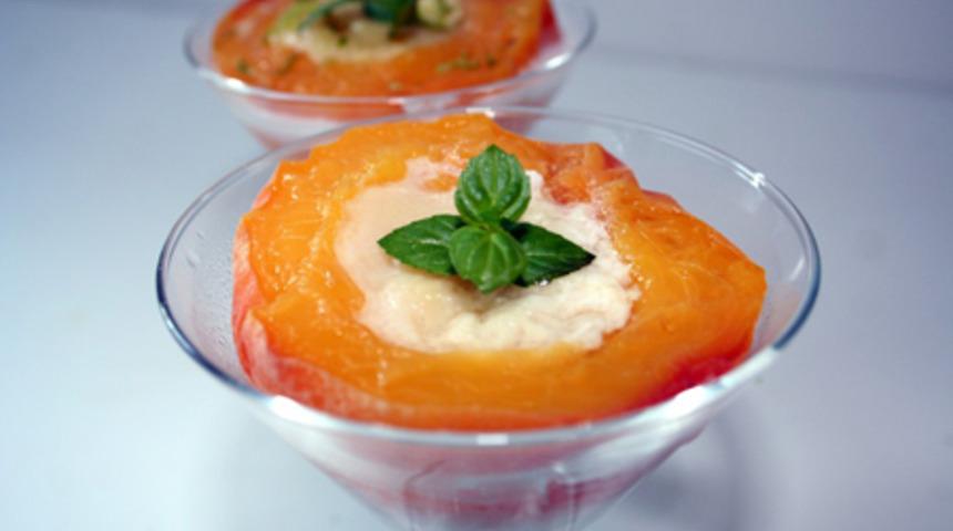 Badem Lik&ouml;rl&uuml; Şeftali Tatlısı