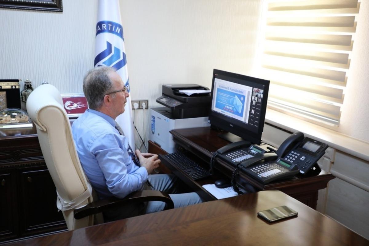 Rekt&ouml;r Uzun, &ldquo;Uyum Etkinliği&rdquo;nde &ouml;ğrencilerle bir araya geldi