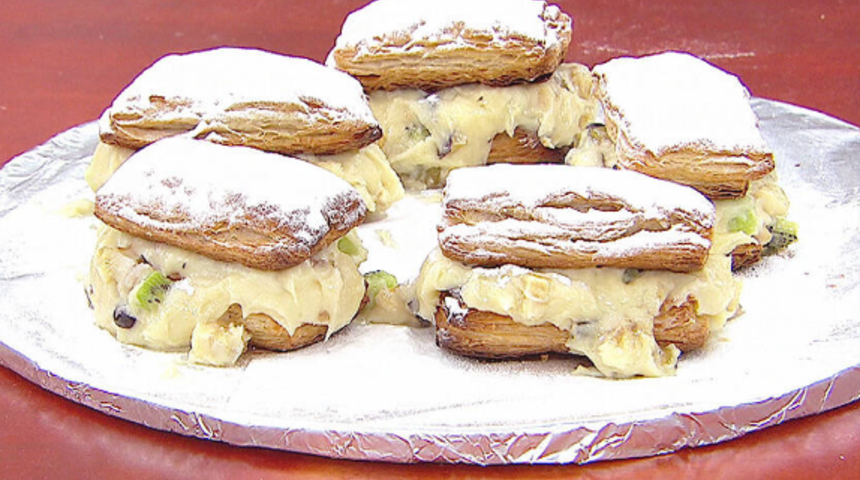 Karışık meyveli milföy pasta nasıl yapılır? Karışık meyveli milföy pasta tarifi nedir? Karışık meyveli milföy pastanın malzemeleri nelerdir? Gelinim Mutfakta karışık meyveli milföy pasta tarifi...