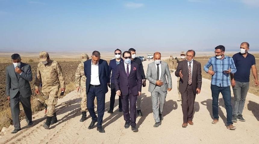 Digor’da köy yollarının yapımı devam ediyor