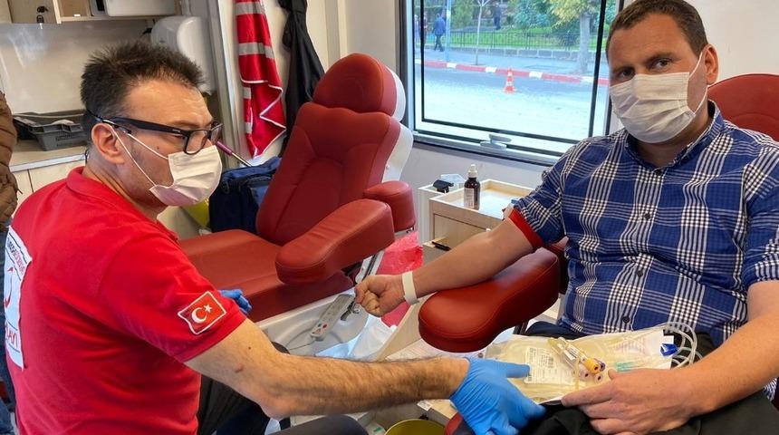 Afyonkarahisar&rsquo;da m&uuml;ft&uuml;l&uuml;k personeli ve imam hatipler kan bağışında bulundu