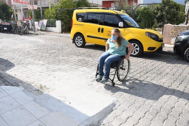 Bedensel engelli vatandaşın evine özel engelli rampası G1