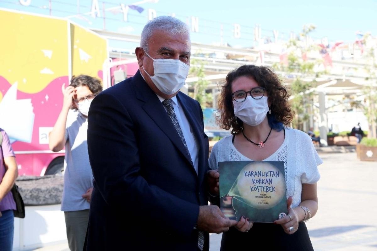 Başkan Atay yazarlar ve kitapseverler ile bir araya geldi