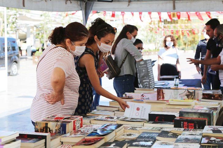 Başkan Atay yazarlar ve kitapseverler ile bir araya geldi G3