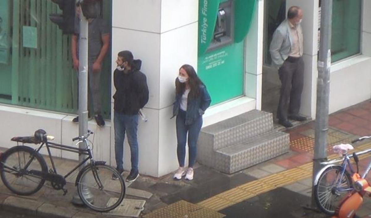 Afyonkarahisar&rsquo;da aniden bastıran dolu yağışı hayatı olumsuz etkiledi