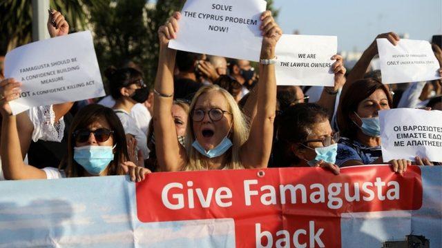 Kıbrıslı Rumlar protesto gösterisi düzenledi.