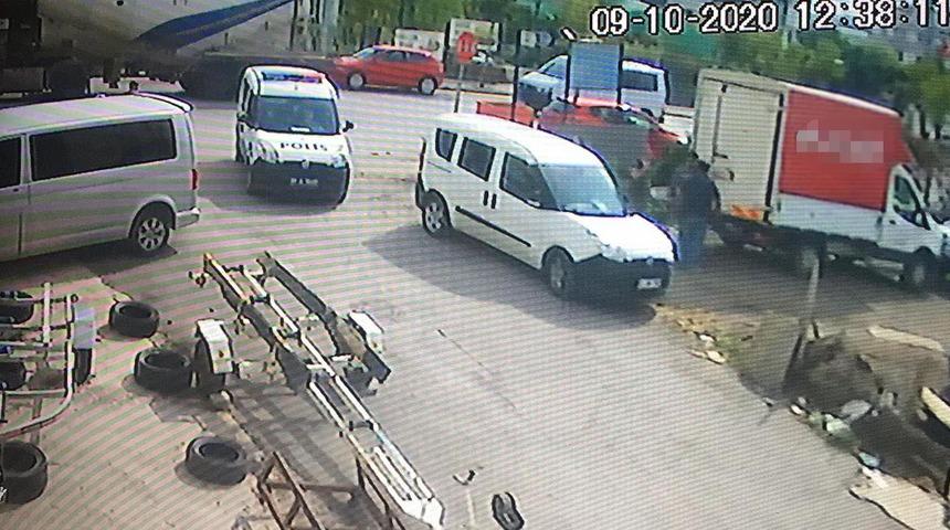 Beyaz eşya servisinin kamyonetindeki bakır boruları b&ouml;yle &ccedil;aldılar