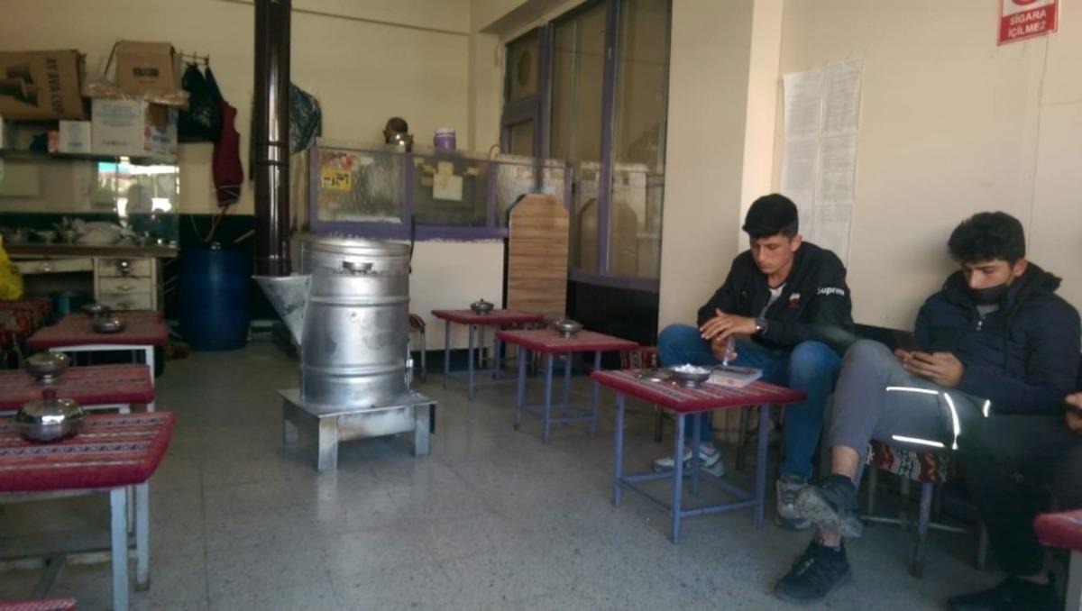 &Ouml;zalp kış erken geldi, sobalar yandı