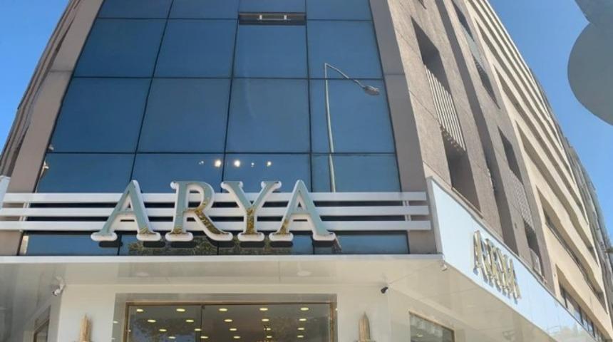 Arya Sposa Gelinlik CEO&rsquo;su Derya Demir&rsquo;den Ala&ccedil;atı Koleksiyonu