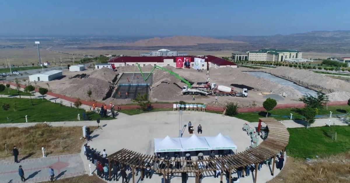 Iğdır &Uuml;niversitesi kamp&uuml;s&uuml;nde 31 merkezi dersliğin temeli atıldı