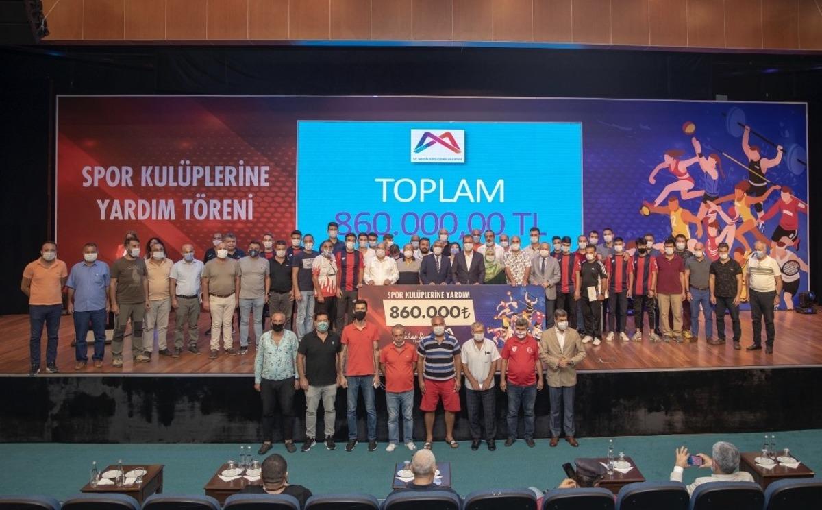Mersin B&uuml;y&uuml;kşehir Belediyesi 160 amat&ouml;r spor kul&uuml;b&uuml;ne 860 bin TL nakdi yardım yaptı