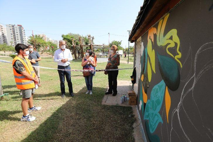 Demokrasi Meydanının duvarları grafiti ile renkleniyor G2