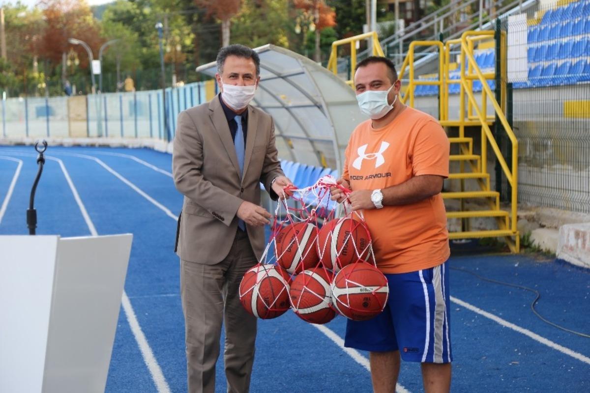 Amat&ouml;r spor kul&uuml;plerine 237 bin TL&rsquo;lik malzeme desteği