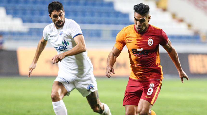 Galatasaray'da Radamel Falcao çift forvet oynamak istiyor