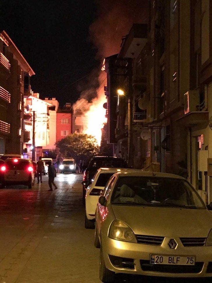 Tarihi bina alevlere teslim oldu G5