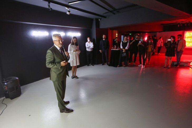 Neon ve ışığın çağdaş sanata yansıması bu sergide G3