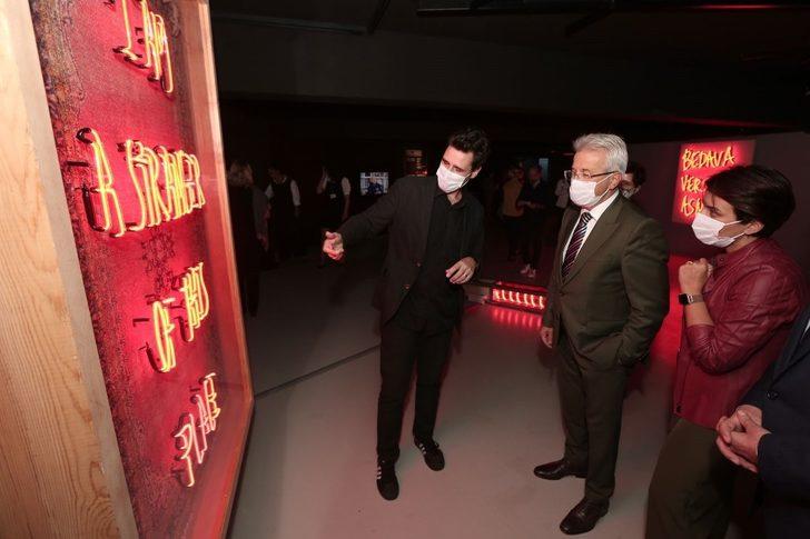 Neon ve ışığın çağdaş sanata yansıması bu sergide G5